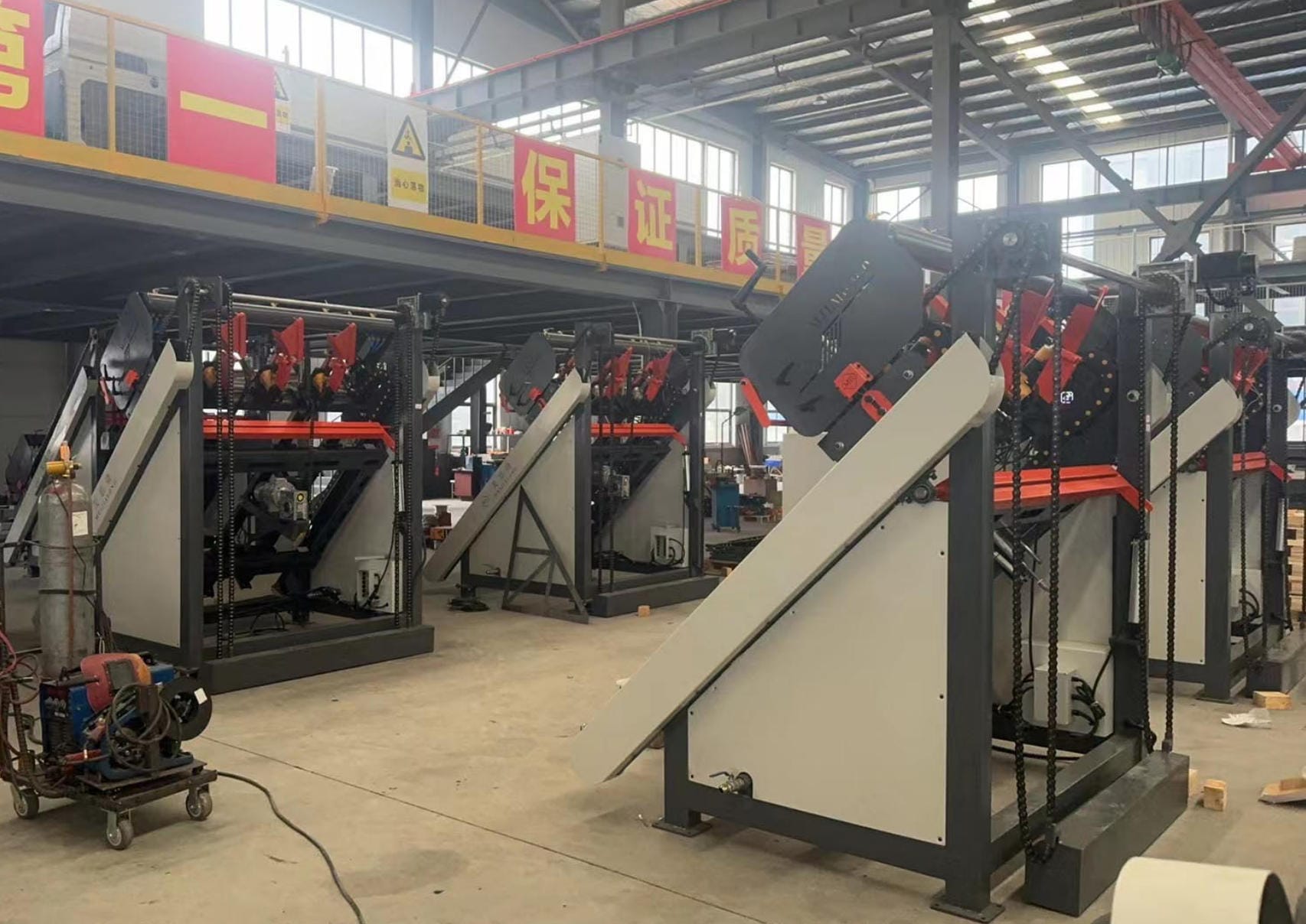 Pallet nailing machine